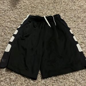 BLACK NIKE ELITE BASKETBALL SHORTS